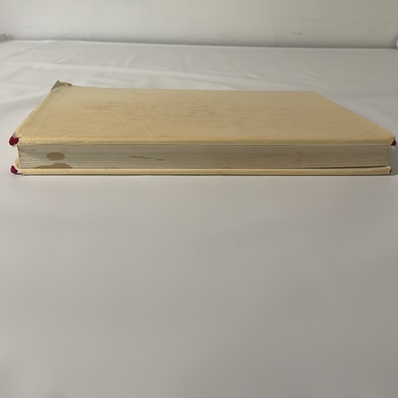 Time Sanctified: The Book of Hours in Medieval Art and Life ๐ Hardcover - Picture 4 of 8